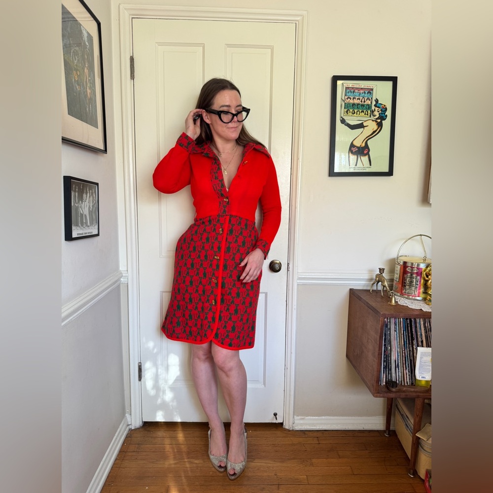 70s Vintage Red and Green Novelty Cat Print Dress - Picture 3 of 6